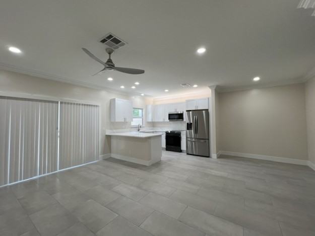 239 Leland Ln - Photo 5 of 34