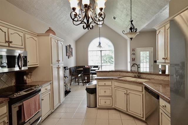 6395 Jenny Ln - Photo 4 of 22
