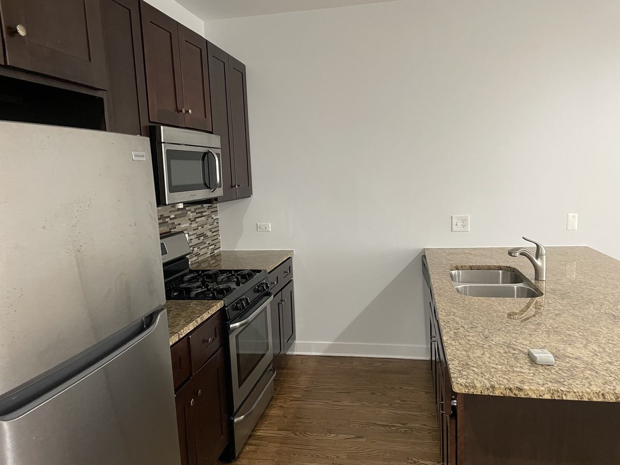 3128 W Walton St Unit 1 - Photo 4 of 9