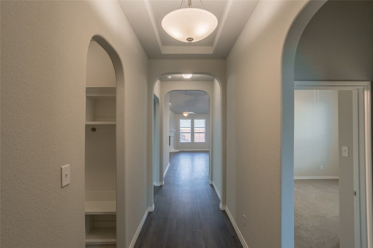 1017 Lake Cypress Ln - Photo 6 of 30