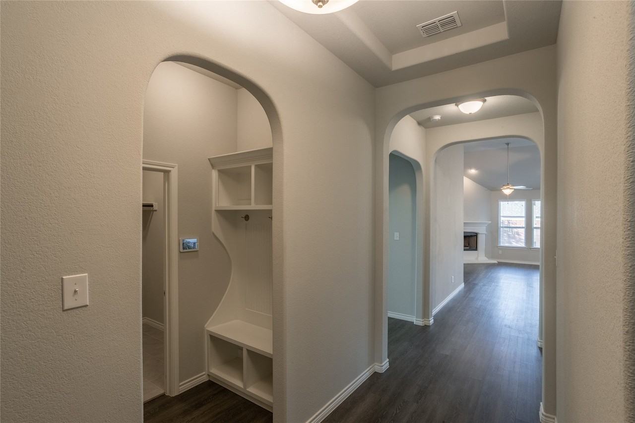 1017 Lake Cypress Ln - Photo 7 of 30