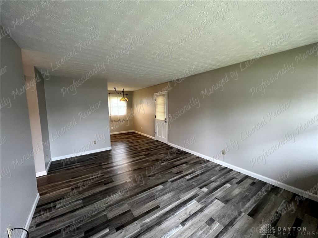 635 Cyril Ct - Photo 4 of 27