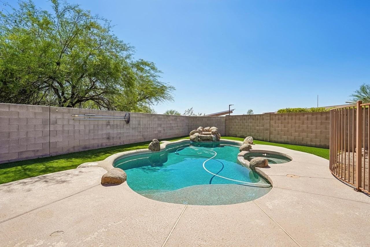 4401 E Chaparosa Way - Photo 3 of 47