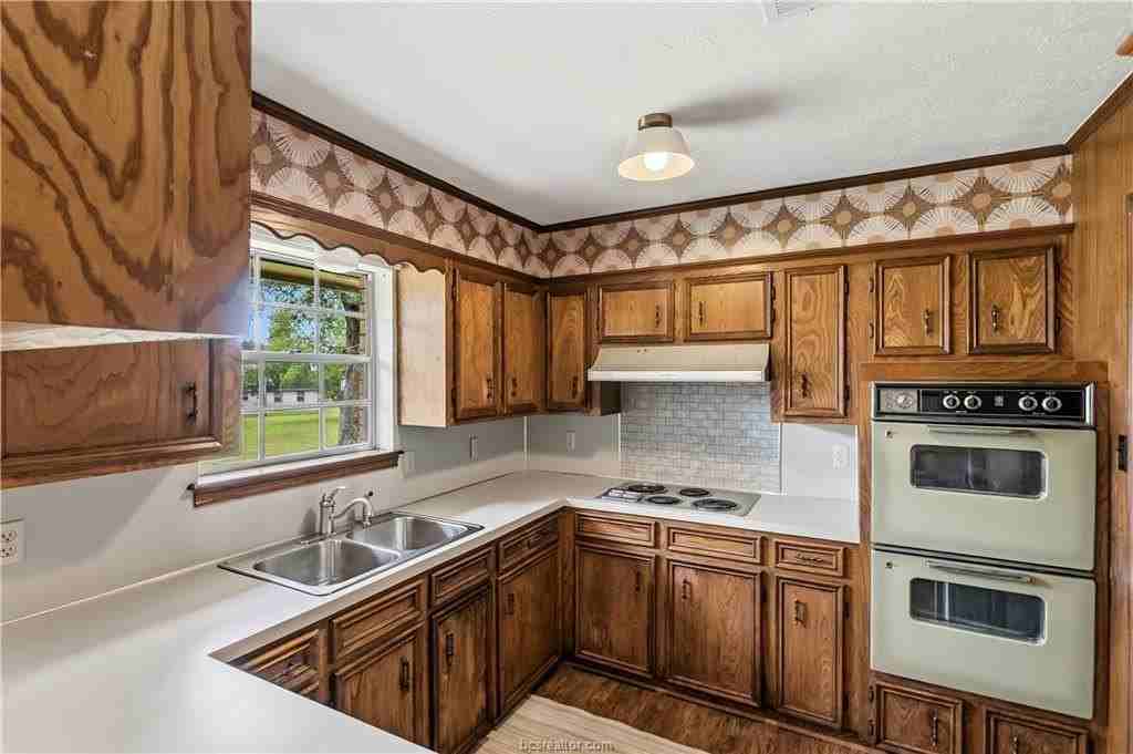 2003 Rockwood Dr - Photo 6 of 11
