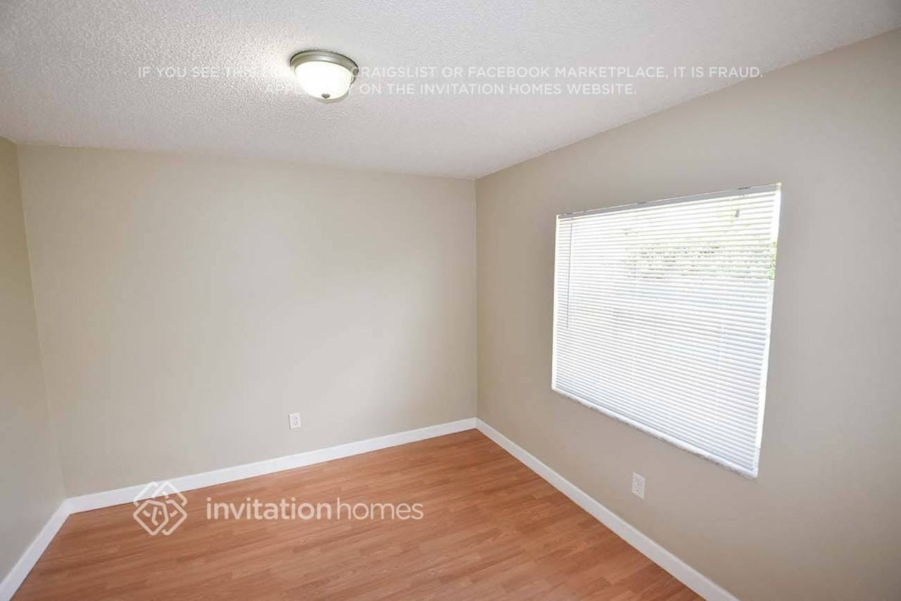10927 Gallery St - Photo 7 of 13