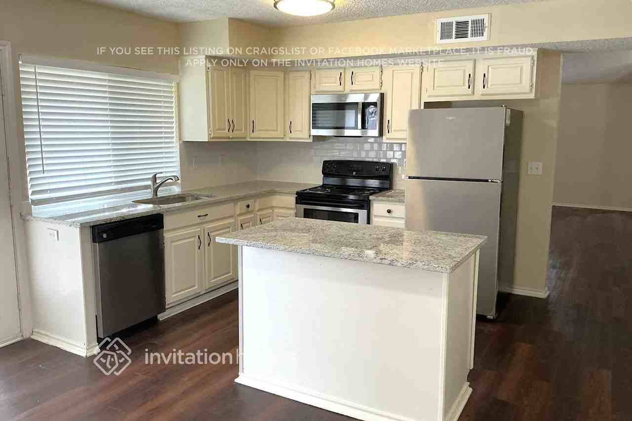 1716 Delaford Pl - Photo 7 of 18