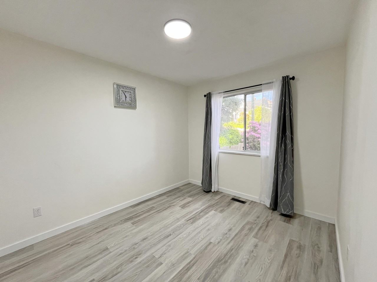 7381 Grand Street - Photo 7 of 14