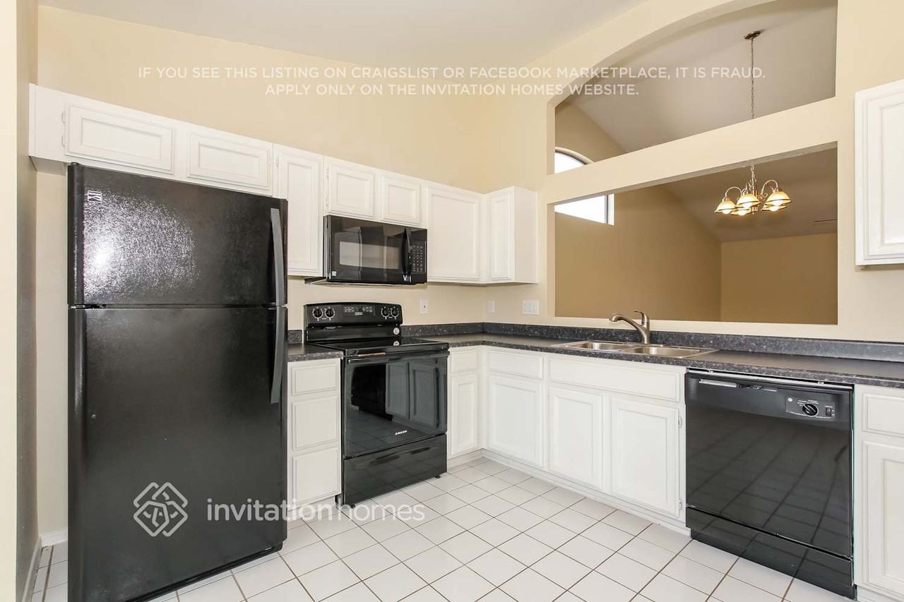 11341 W Ruth Ave - Photo 4 of 17