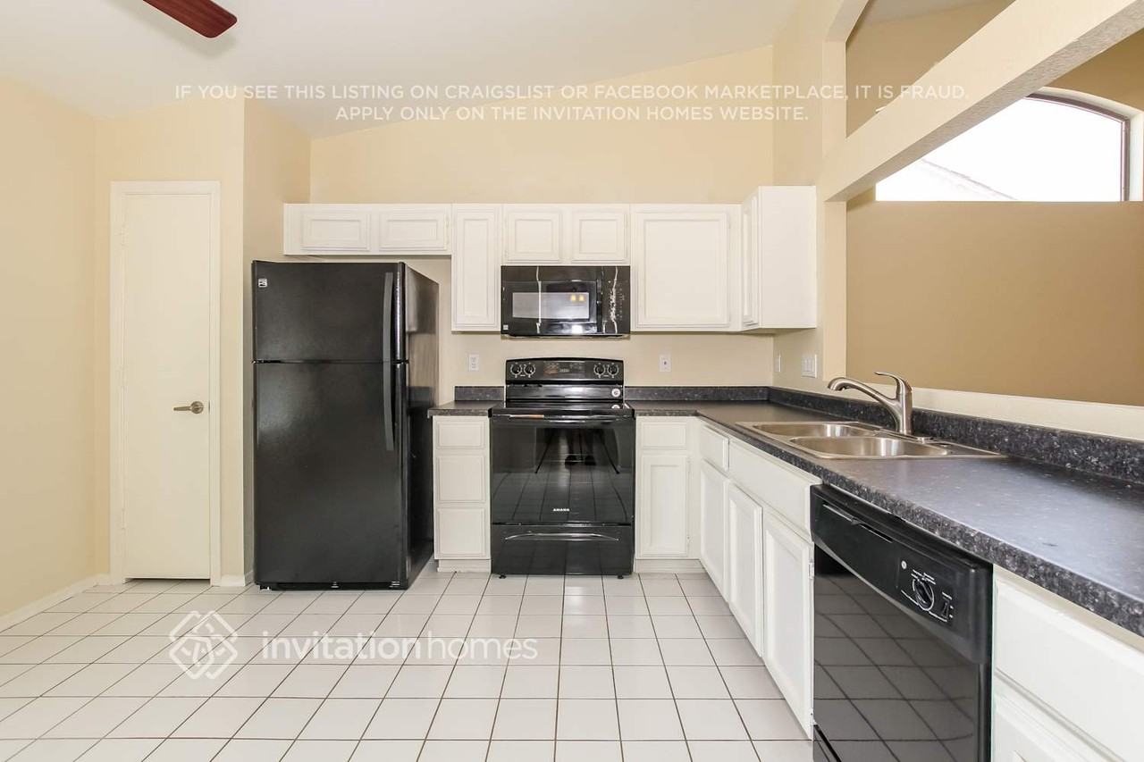 11341 W Ruth Ave - Photo 5 of 17