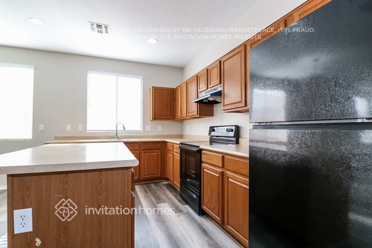 12420 W Woodland Ave - Photo 5 of 16