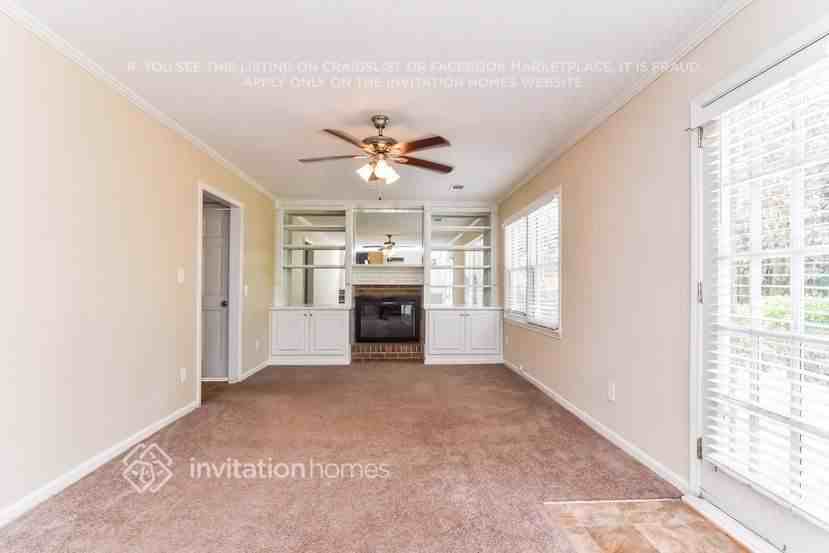 981 Flagg Way - Photo 2 of 16