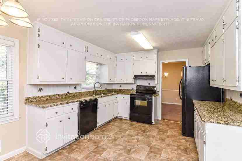 981 Flagg Way - Photo 5 of 16