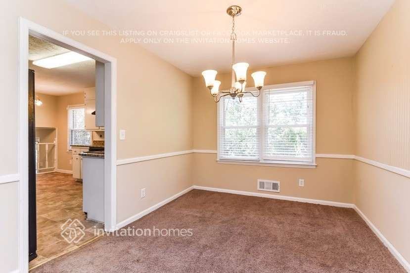 981 Flagg Way - Photo 7 of 16