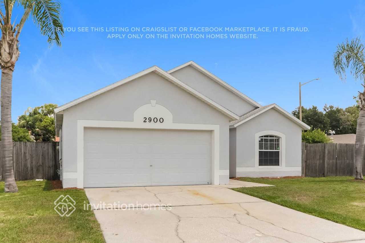 2900 Cool Breeze Cir - Photo 3 of 17