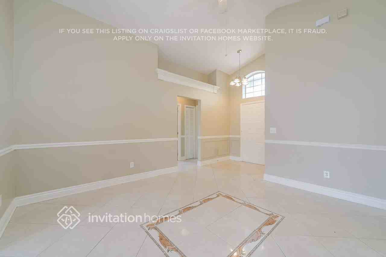2900 Cool Breeze Cir - Photo 4 of 17