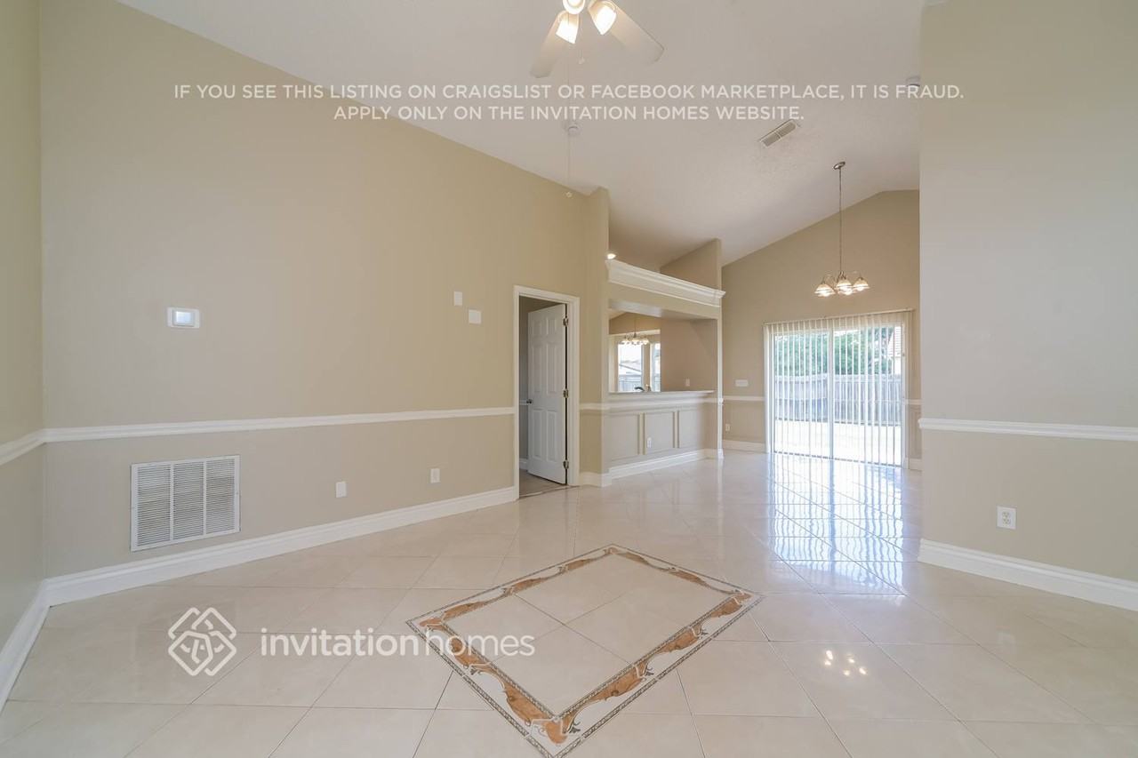 2900 Cool Breeze Cir - Photo 5 of 17