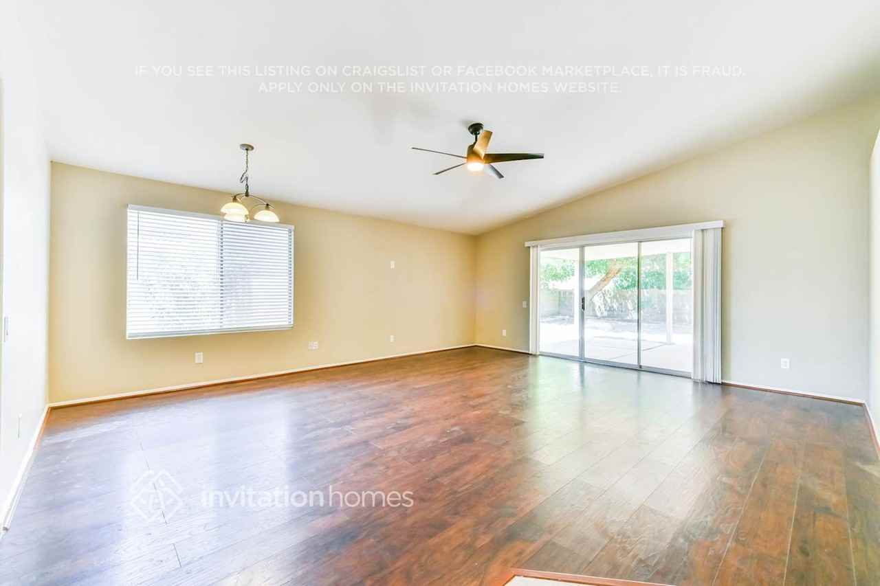 706 S Golden Key St - Photo 3 of 17