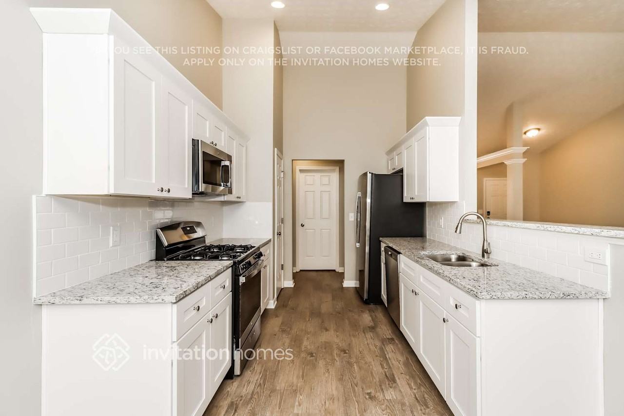 236 Bridgestone Ln - Photo 7 of 17