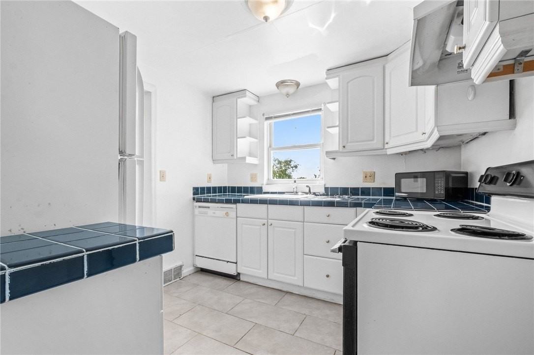 103 5th Ave - Photo 6 of 14