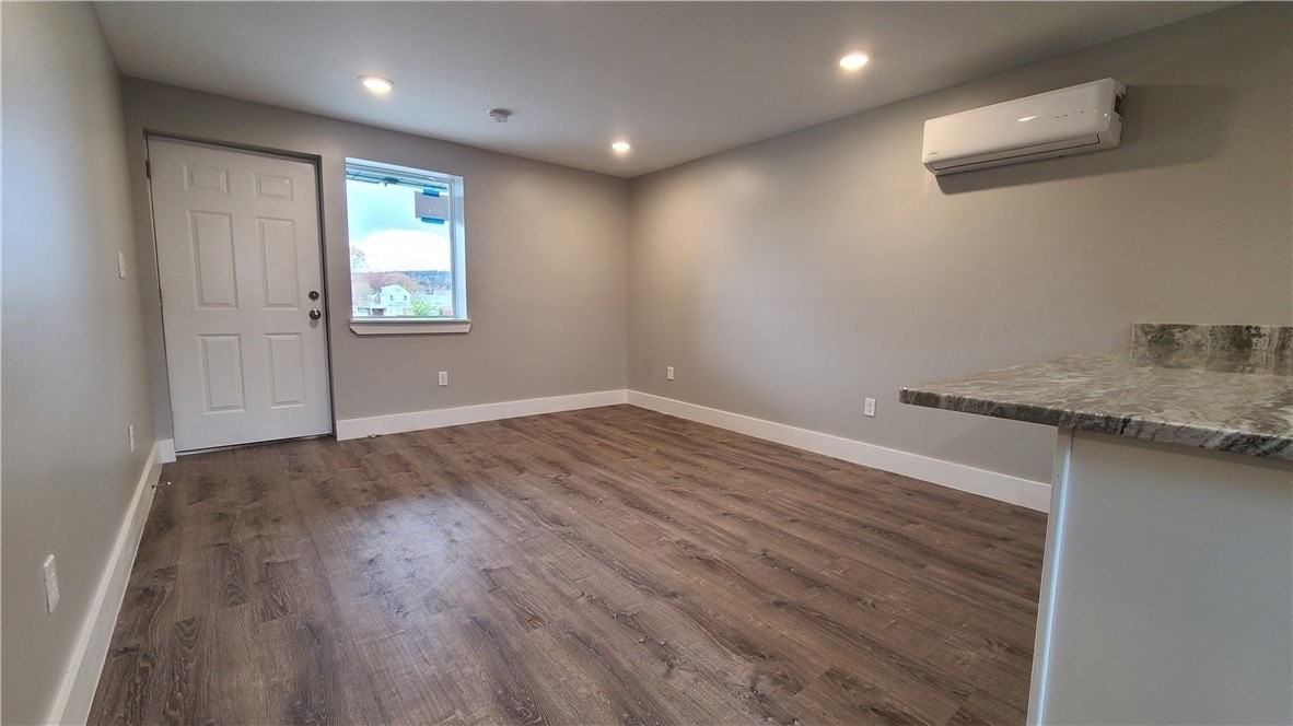 1331 Freeport Rd - Photo 7 of 32