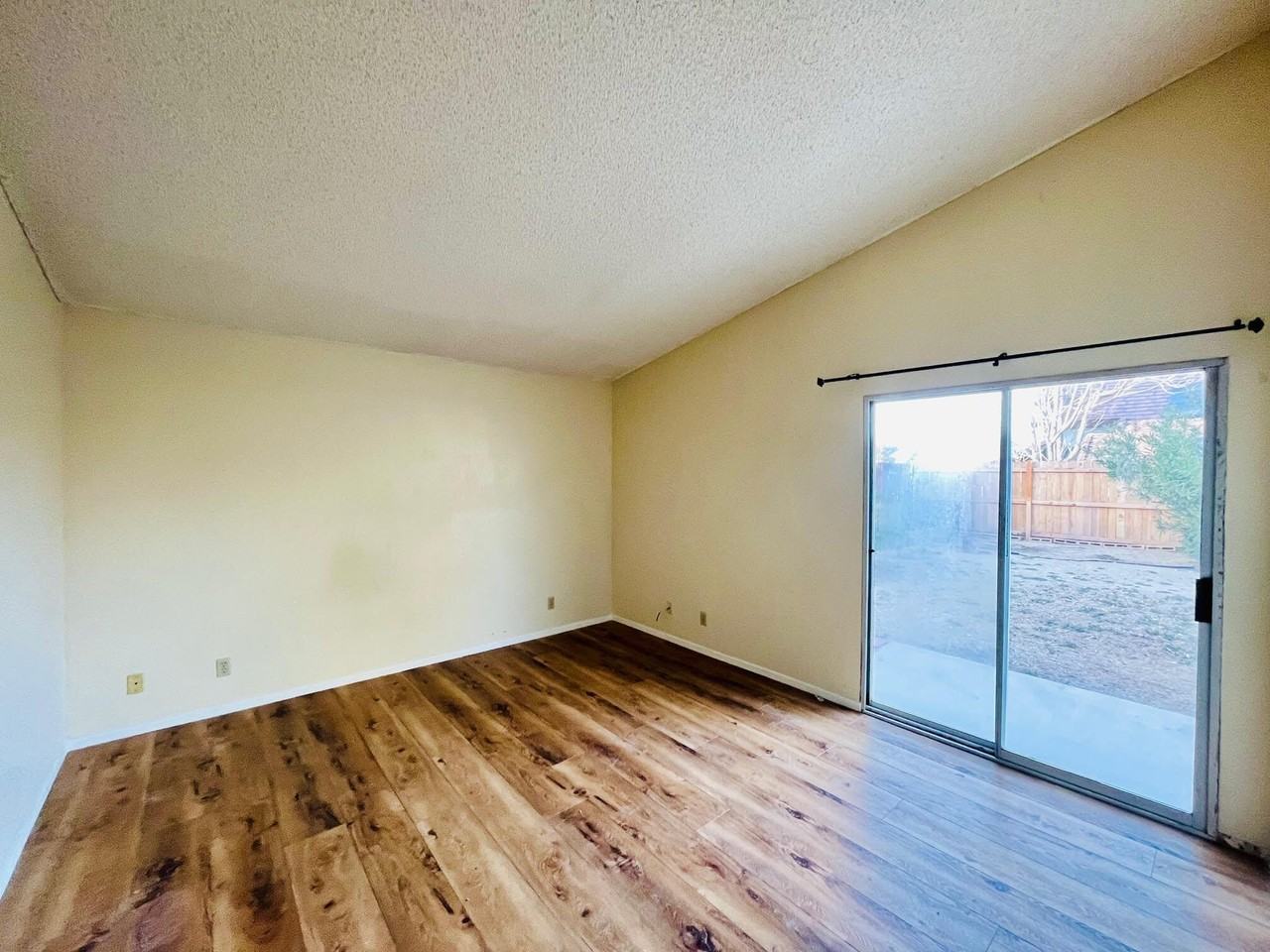 5325 Adobe Dr - Photo 5 of 10