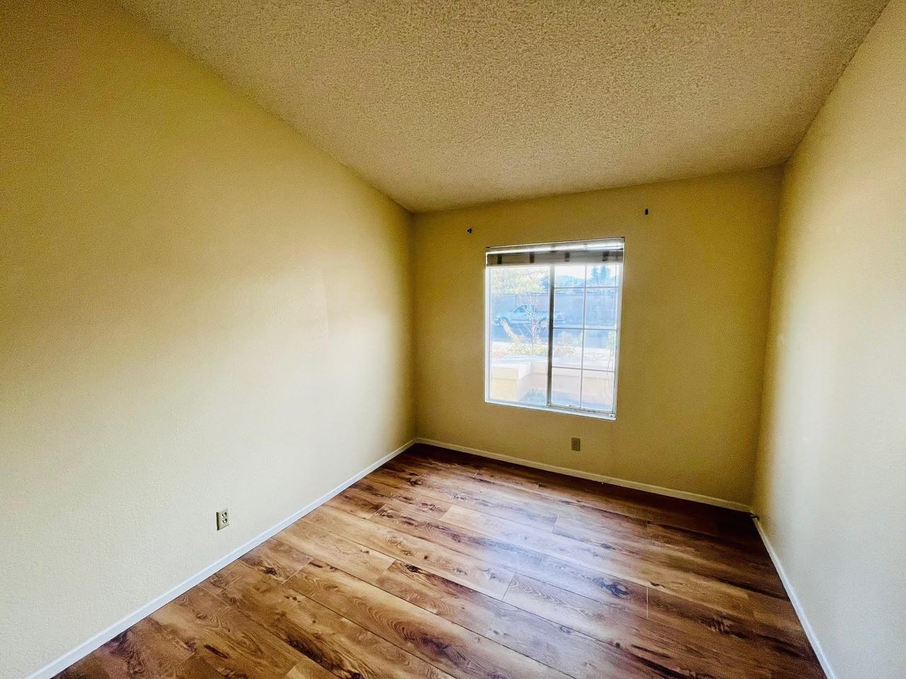 5325 Adobe Dr - Photo 6 of 10