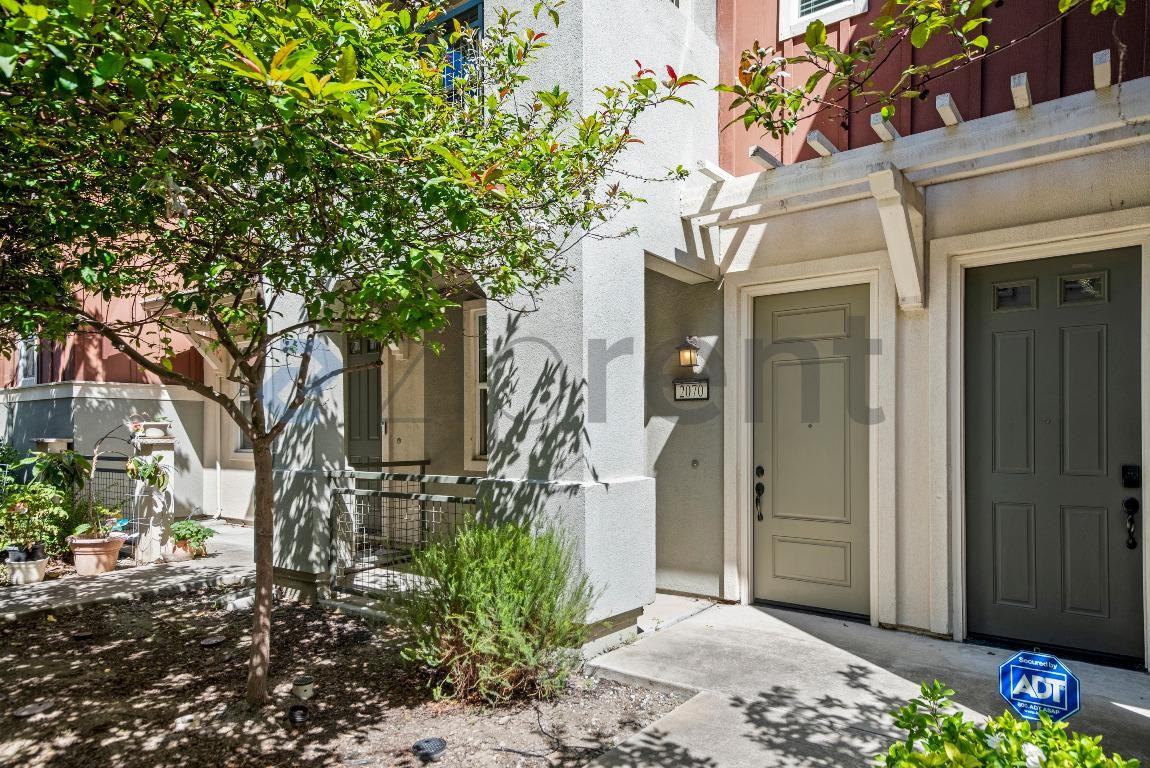 2070 Vincenzo Walkway - Photo 4 of 31