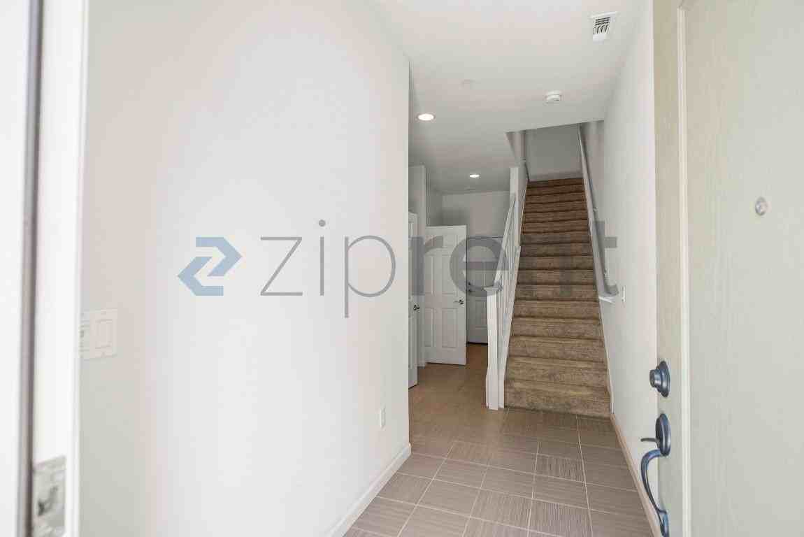 2070 Vincenzo Walkway - Photo 6 of 31