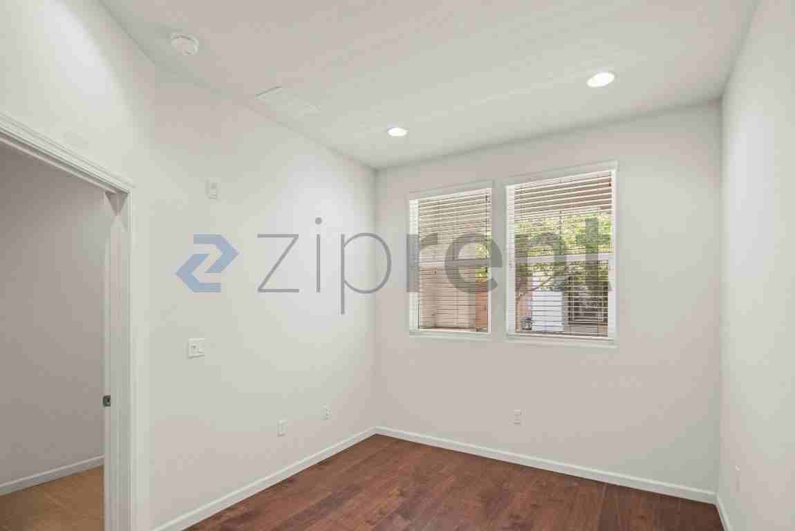 2070 Vincenzo Walkway - Photo 7 of 31