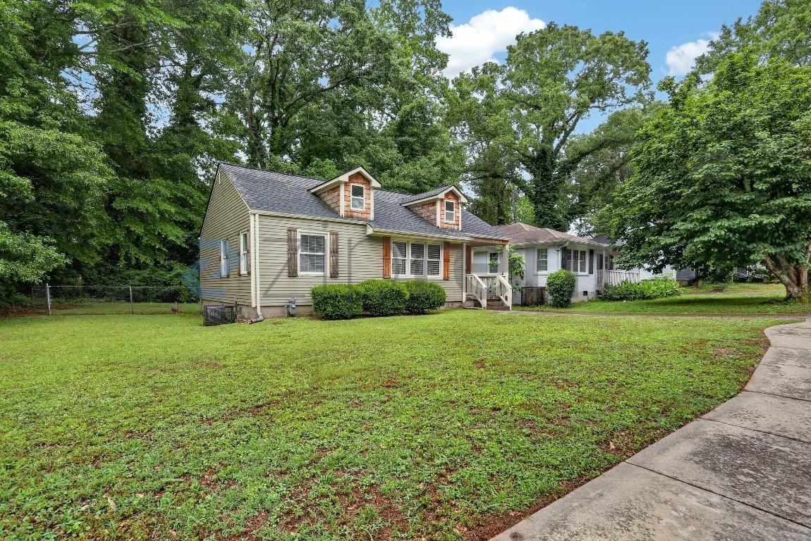 1404 Lockwood Dr Sw - Photo 2 of 32