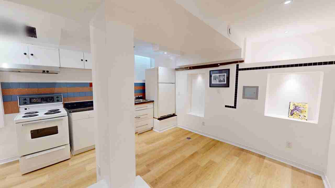 175 Harbord St - Photo 3 of 17
