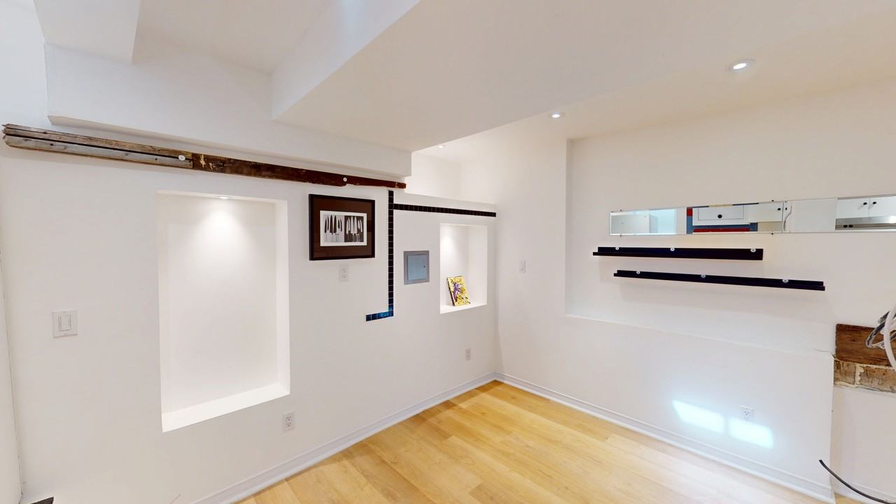 175 Harbord St - Photo 6 of 17