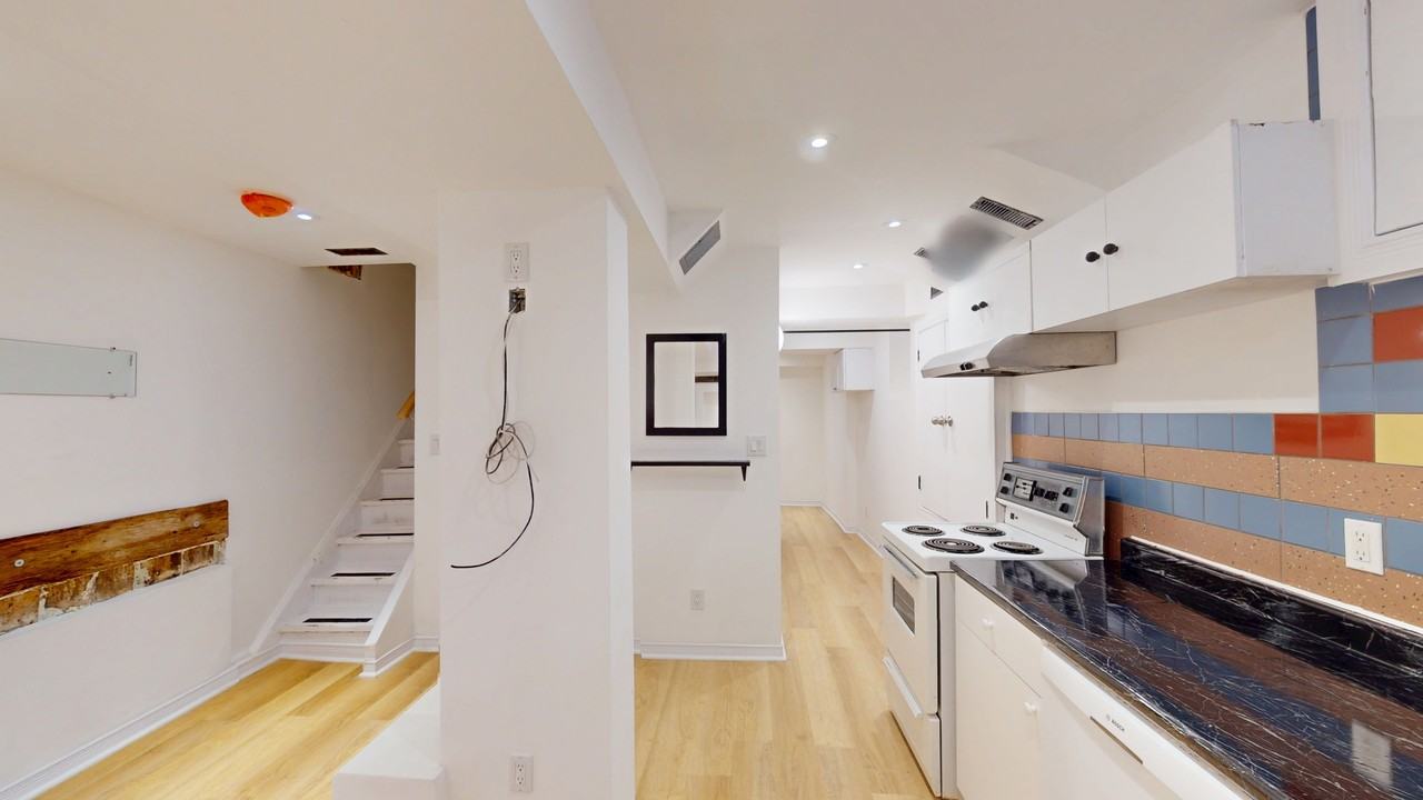 175 Harbord St - Photo 7 of 17