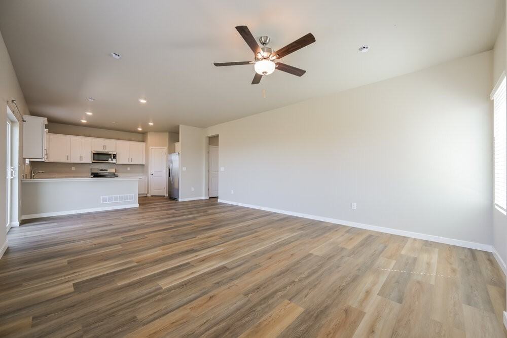 2155 Alyssa St - Photo 6 of 20