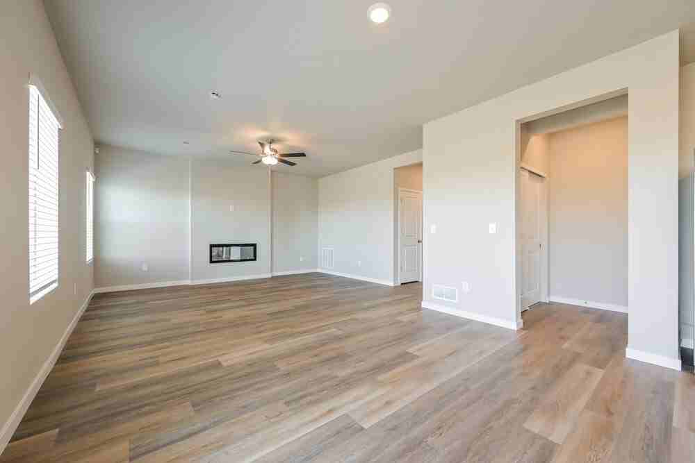 2185 Alyssa St - Photo 6 of 20