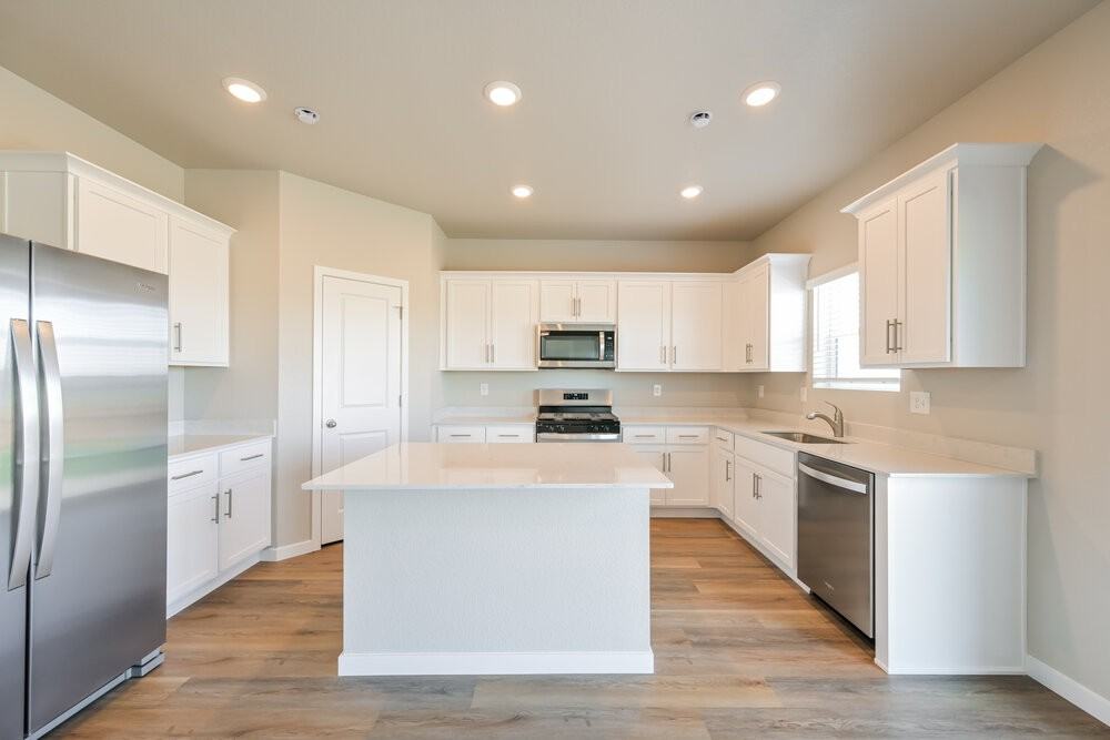 2185 Alyssa St - Photo 7 of 20