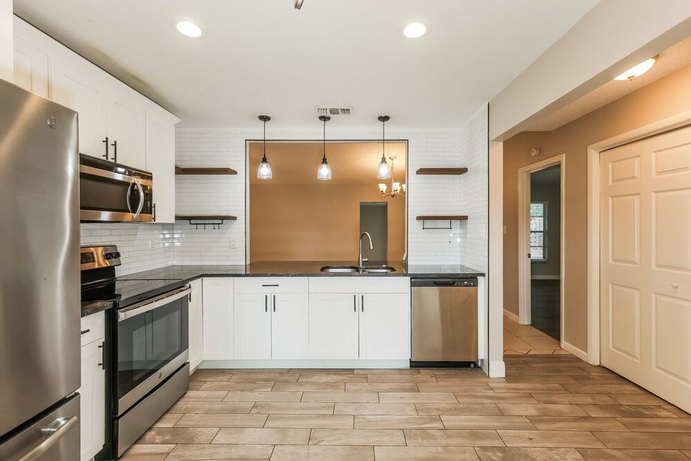 3039 Annadale Cir - Photo 6 of 16