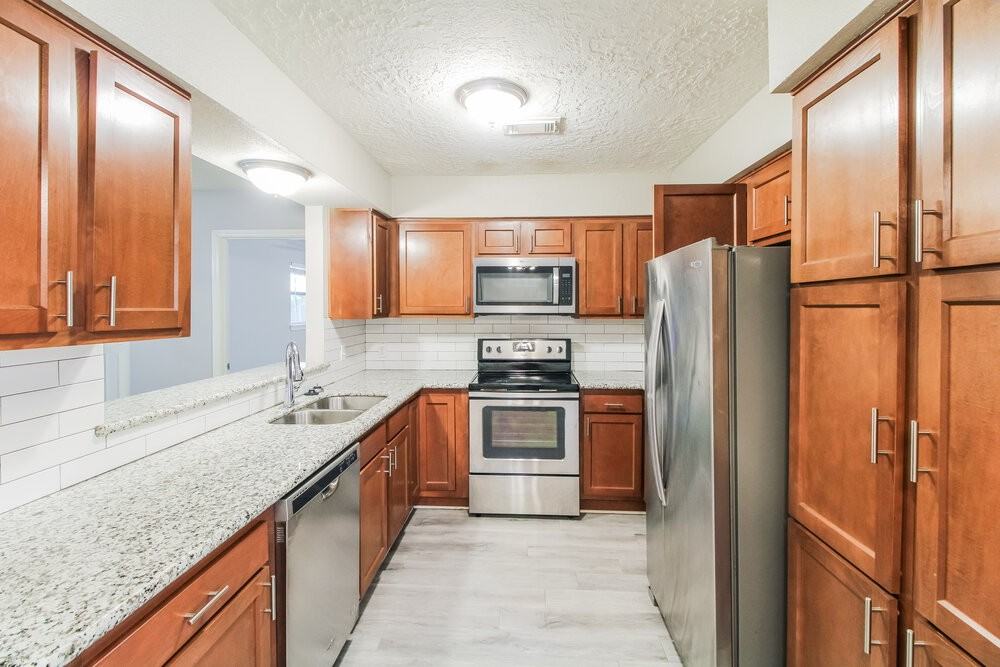 3206 Teakwood Cir - Photo 6 of 16
