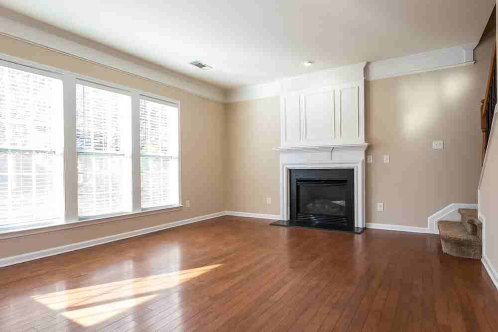 946 Idlewood Dr - Photo 2 of 15