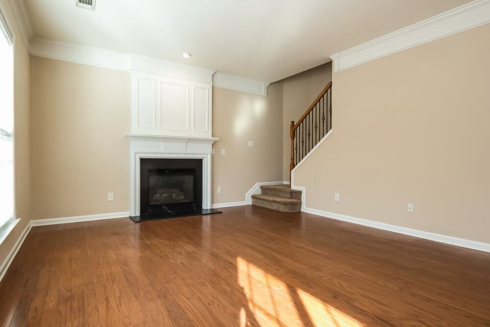 946 Idlewood Dr - Photo 3 of 15