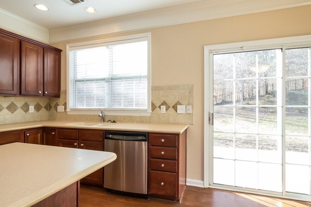 946 Idlewood Dr - Photo 5 of 15