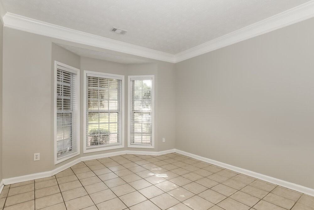416 Heathcliff Ct - Photo 5 of 17