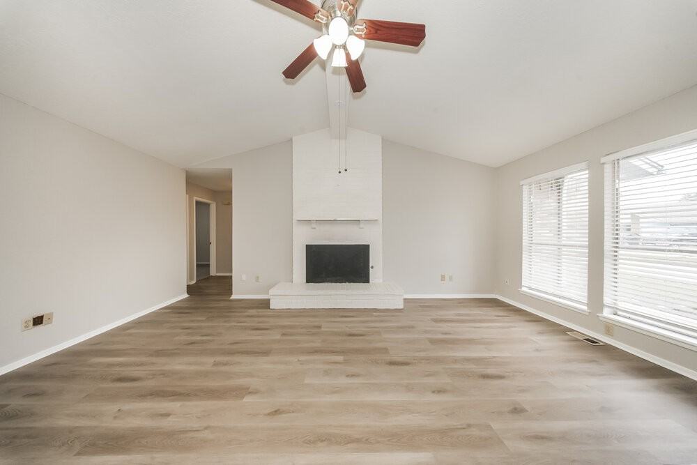 1329 W Cedarbrook Ln - Photo 3 of 16