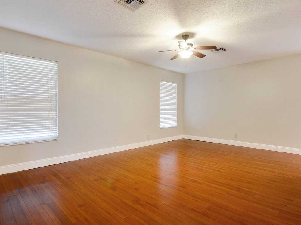 13515 Northumberland Cir - Photo 2 of 15