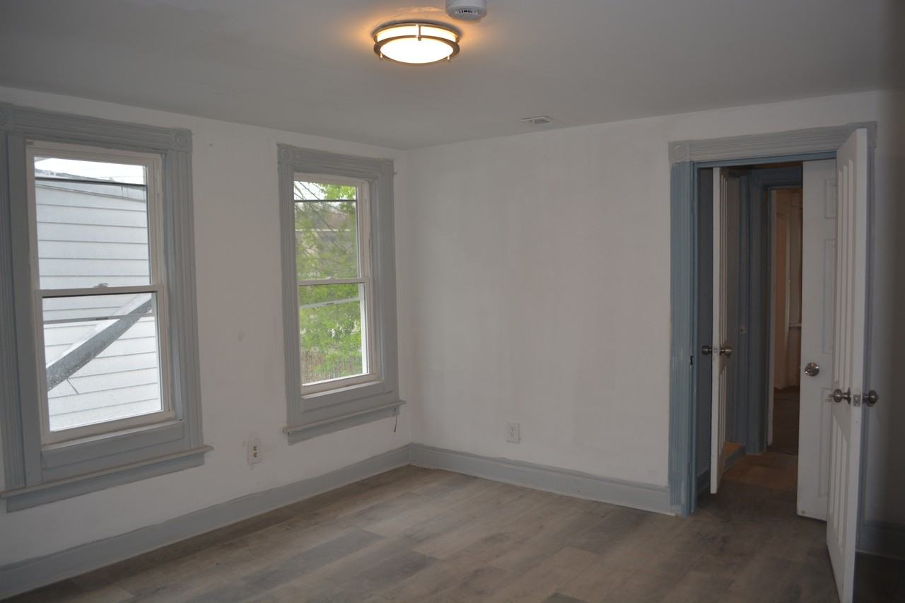 711 Roberts Street #2R - Photo 4 of 10