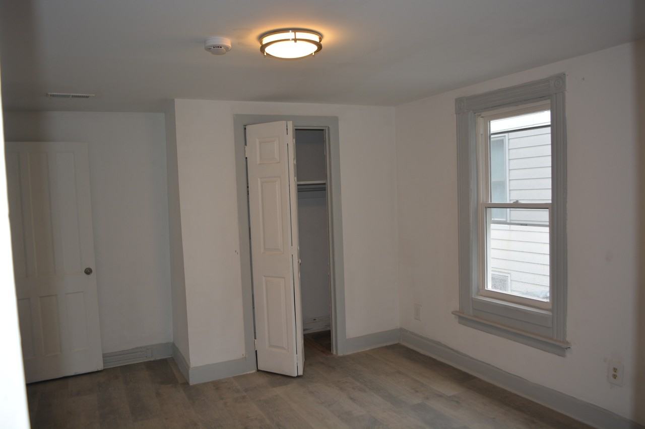 711 Roberts Street #2R - Photo 5 of 10