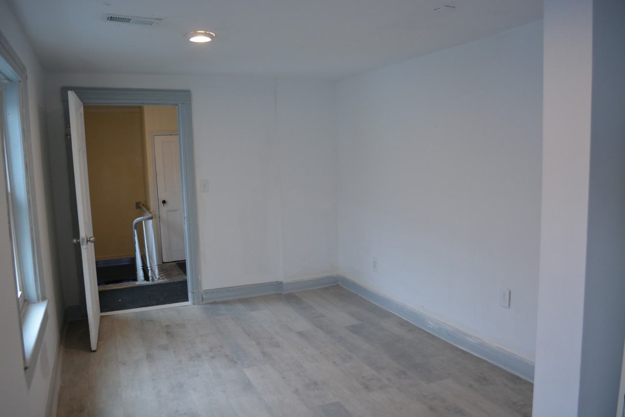 711 Roberts Street #2R - Photo 6 of 10