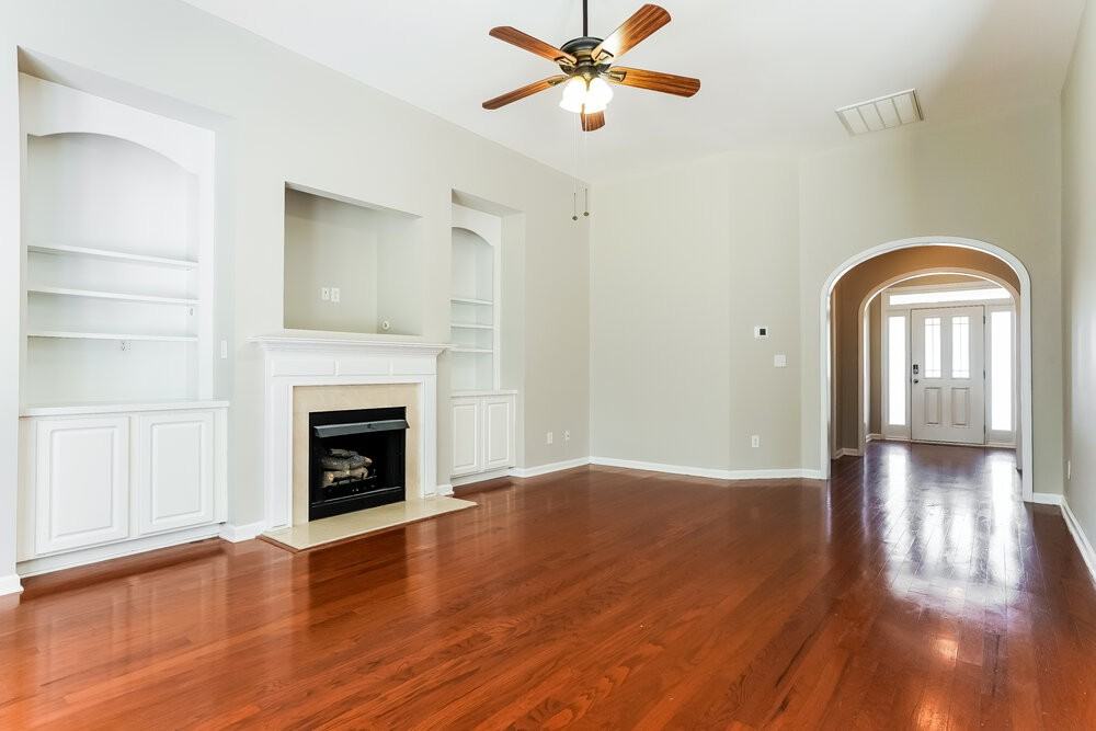 236 Haywood Ln - Photo 3 of 16