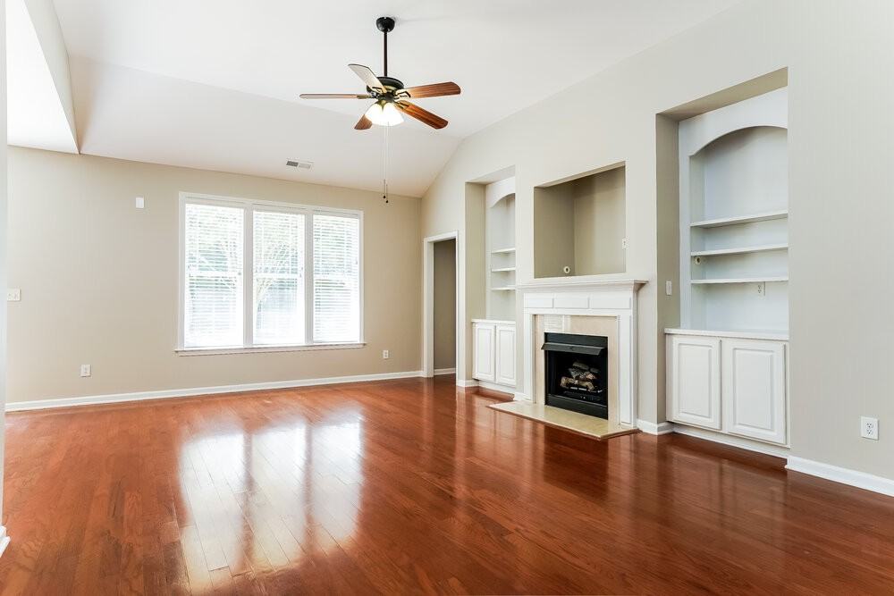 236 Haywood Ln - Photo 4 of 16