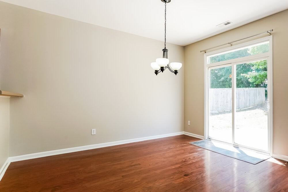 236 Haywood Ln - Photo 5 of 16